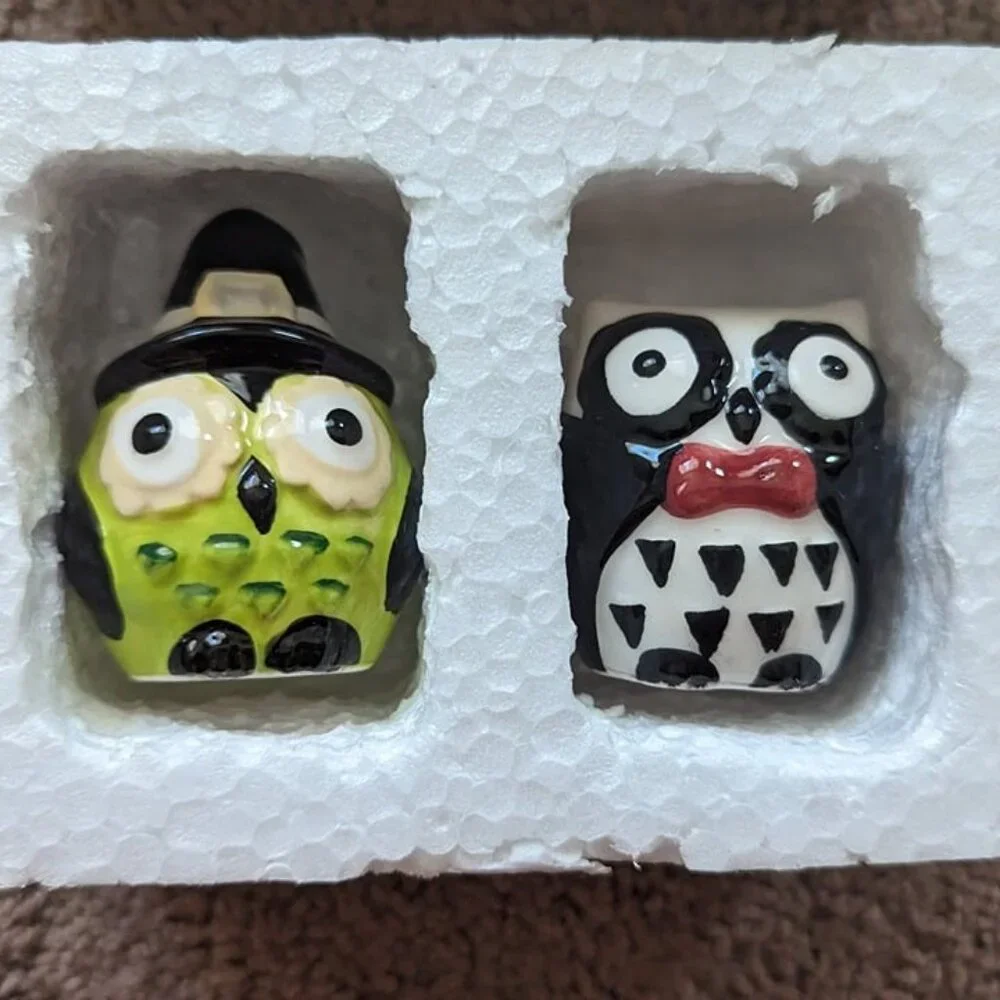 Salt and Pepper Shakers Owls Cracker Barrel NEW